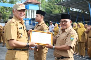 Dishubkominfo Kabupaten Tasikmalaya Berikan Penghargaan Atas Capaian Kinerja Pegawai Jelang Akhir Tahun 2025